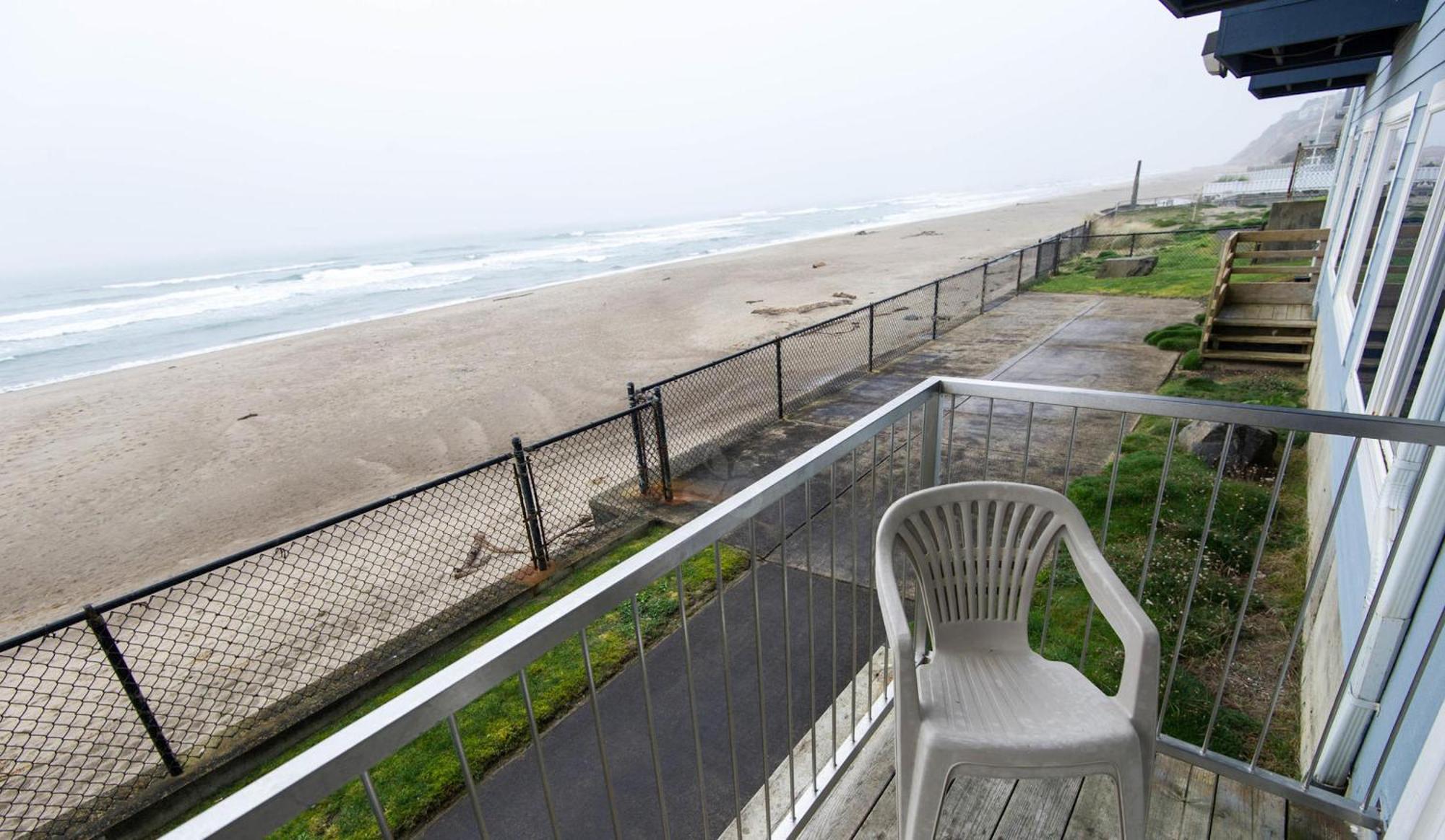 Sandcastle Beachfront ลินคอล์น ซิตี้ ภายนอก รูปภาพ